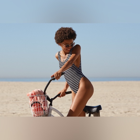 AERIE 🏖️ Super Scoop One Piece Swimsuit - Picture 8 of 8